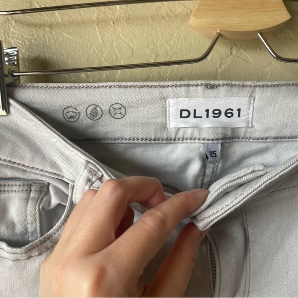 DL1961 Light Gray Margaux Skinny Ankle Instasculpt Jeans - Picture 7 of 13